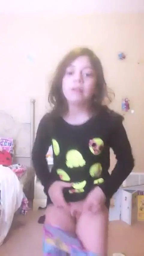7yo girl hardly fucked by her dad🥵🔥