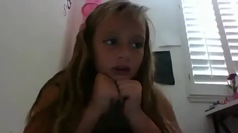 15 year old girl masturbates her hairy pussy