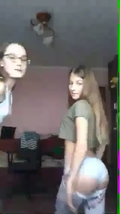 Beatiful teen gets fucked in the car and sprayed all over her face